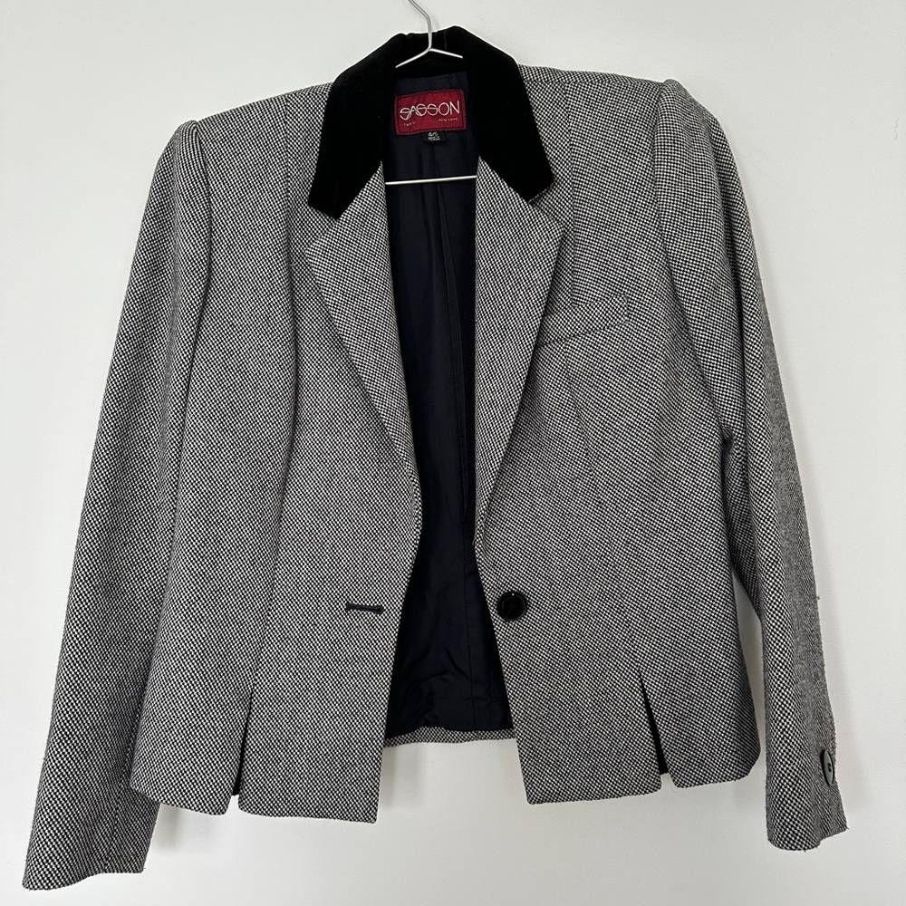 Vintage tweed blazer with velvet collar